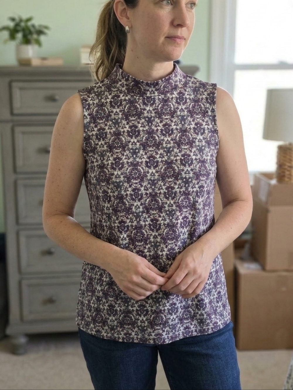 KEREN hart Sleeveless Mock Neck Floral-Print Tank in Purple and White